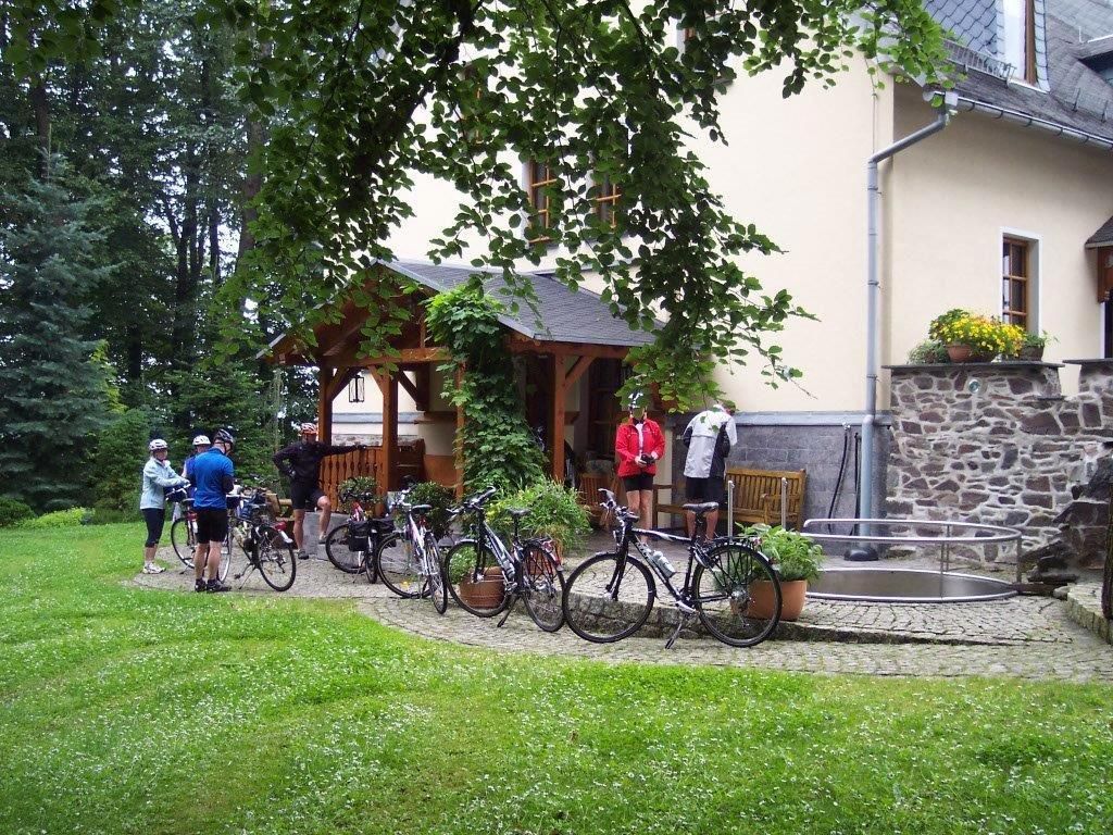 Ferienhof Alte Försterei, Radfahrer am Forsthaus