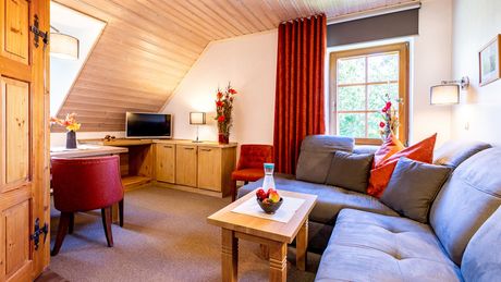 Ferienhof Alte Försterei, FeWo Sperlingslust Wohnzimmer mit Sofa