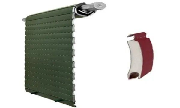 Tenda a pieghe verde con sistema di aggancio e un piccolo accessorio rosso e bianco nelle vicinanze.