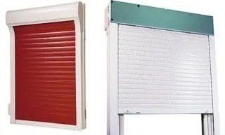 Due tapparelle avvolgibili: una rossa con cornice bianca, l'altra bianca con pannello superiore verde.