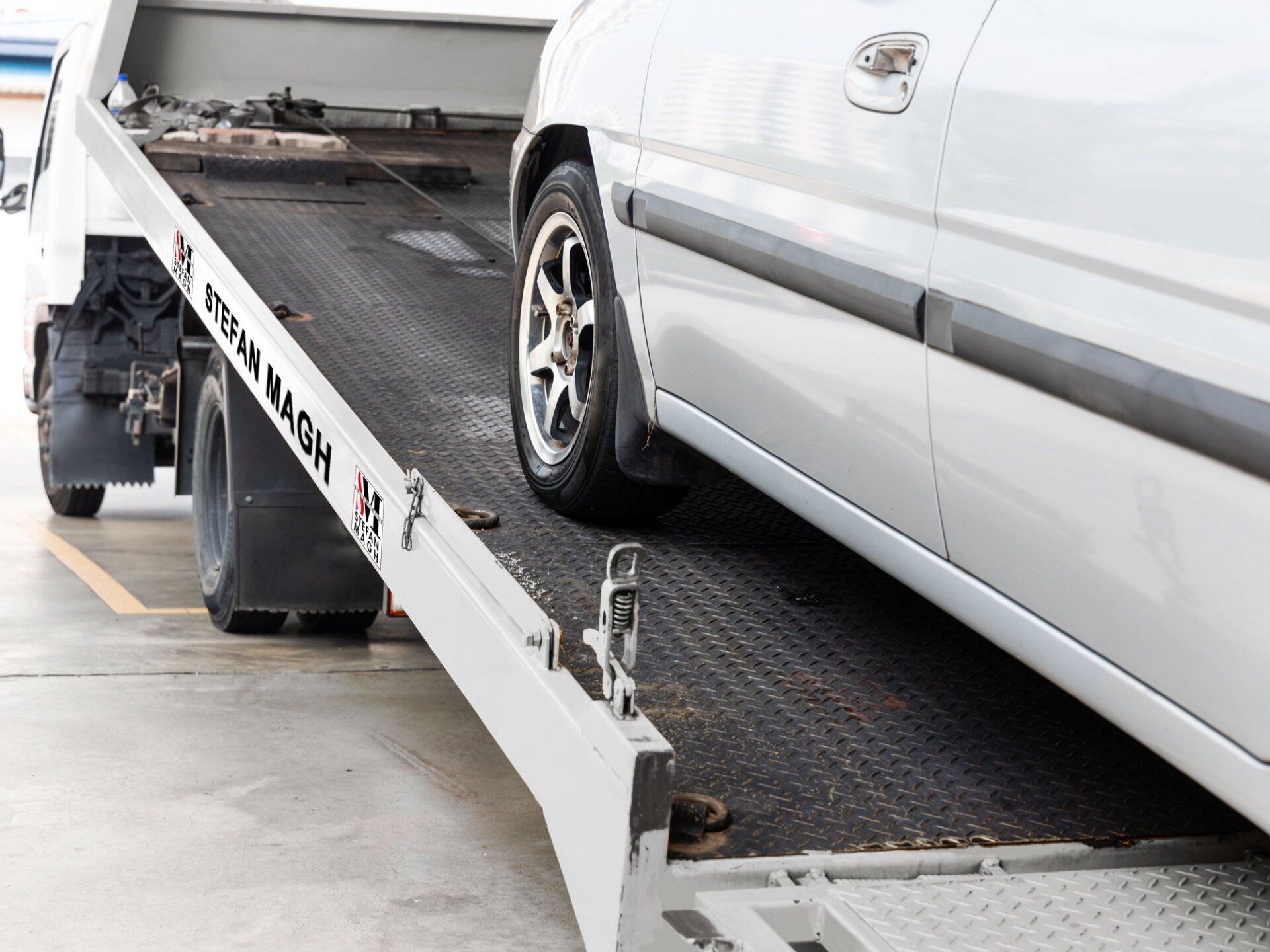 Du brauchst einen Abschleppdienst oder Autotransport?