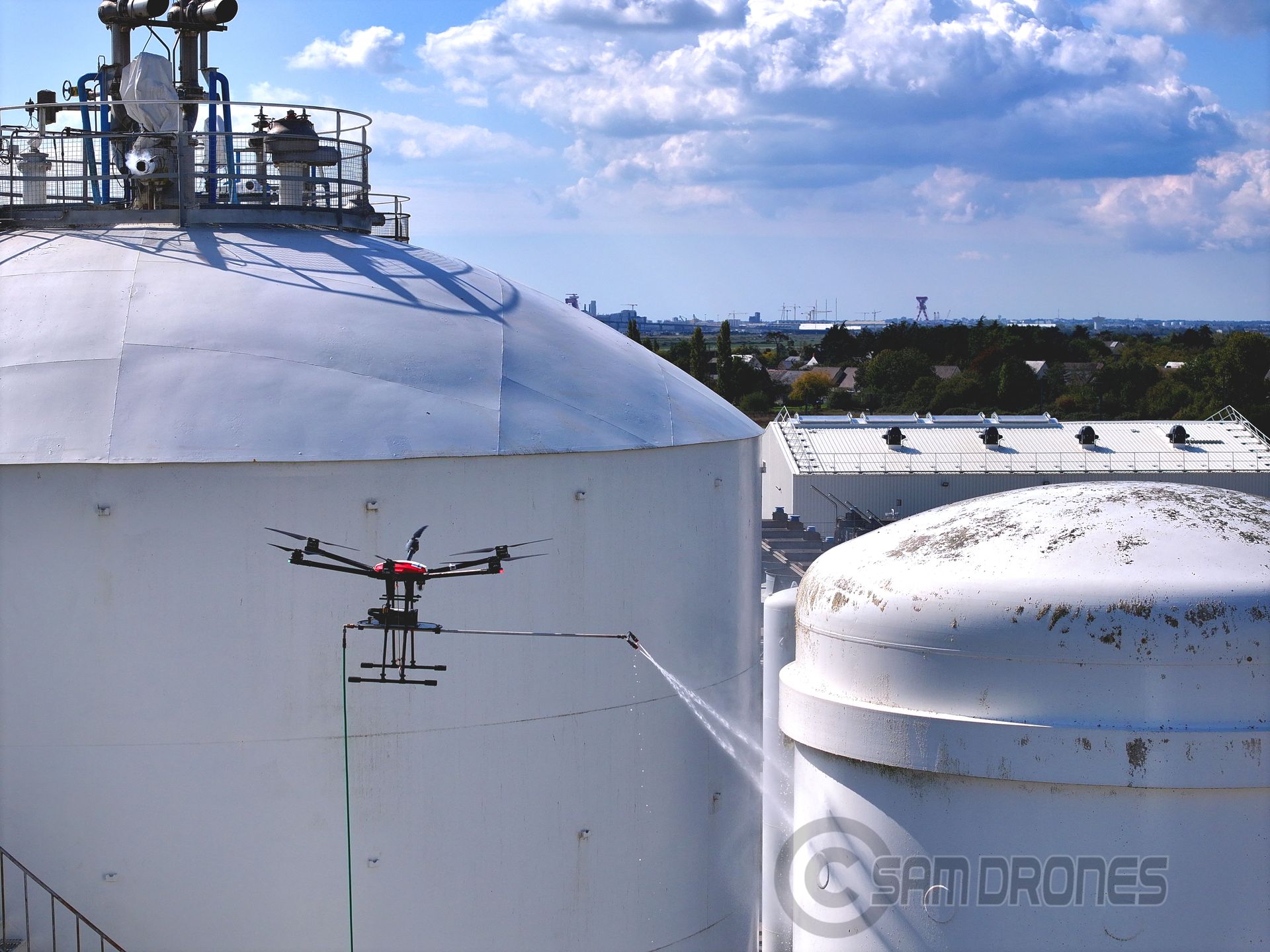 MAINTENANCE INDUSTRIELLE - Nettoyage par drone SAM DRONES