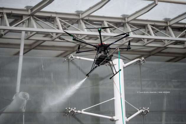 Nettoyage par drone vitrerie Nettoyage par drone vitrerie Aéroport Paris Charles de Gaulle - Gare TGV
