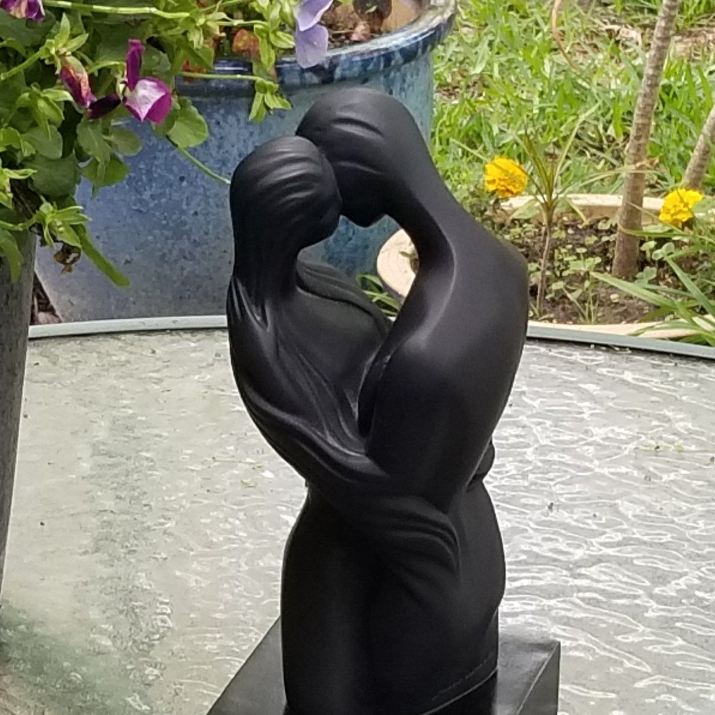 statue