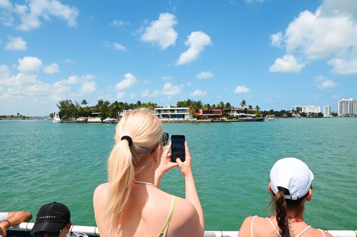 Miami boat tour, the Best Miami Bayside Boat Tour.