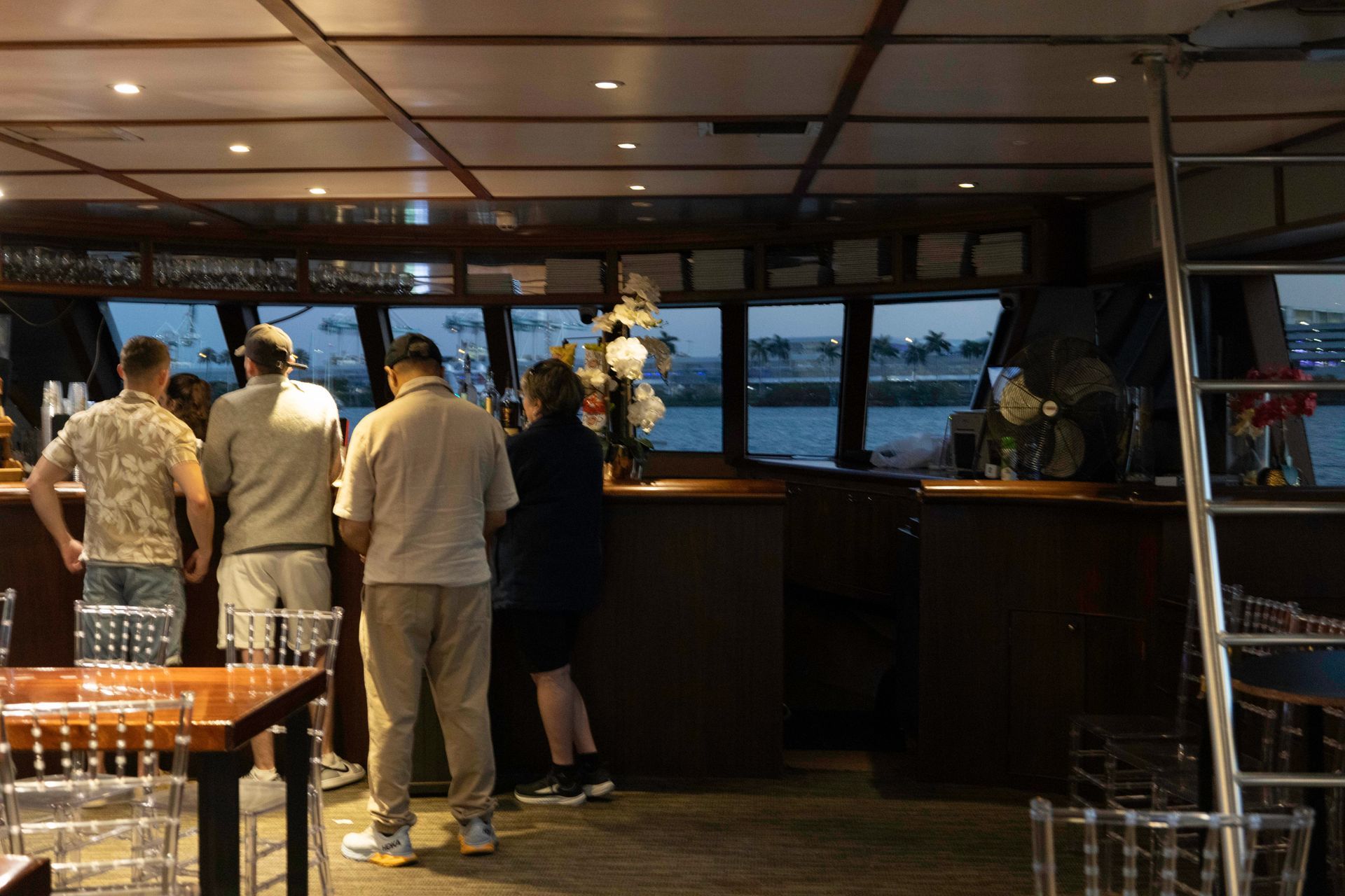 mojito-bar-on-miami-sunset-cruise.jpg