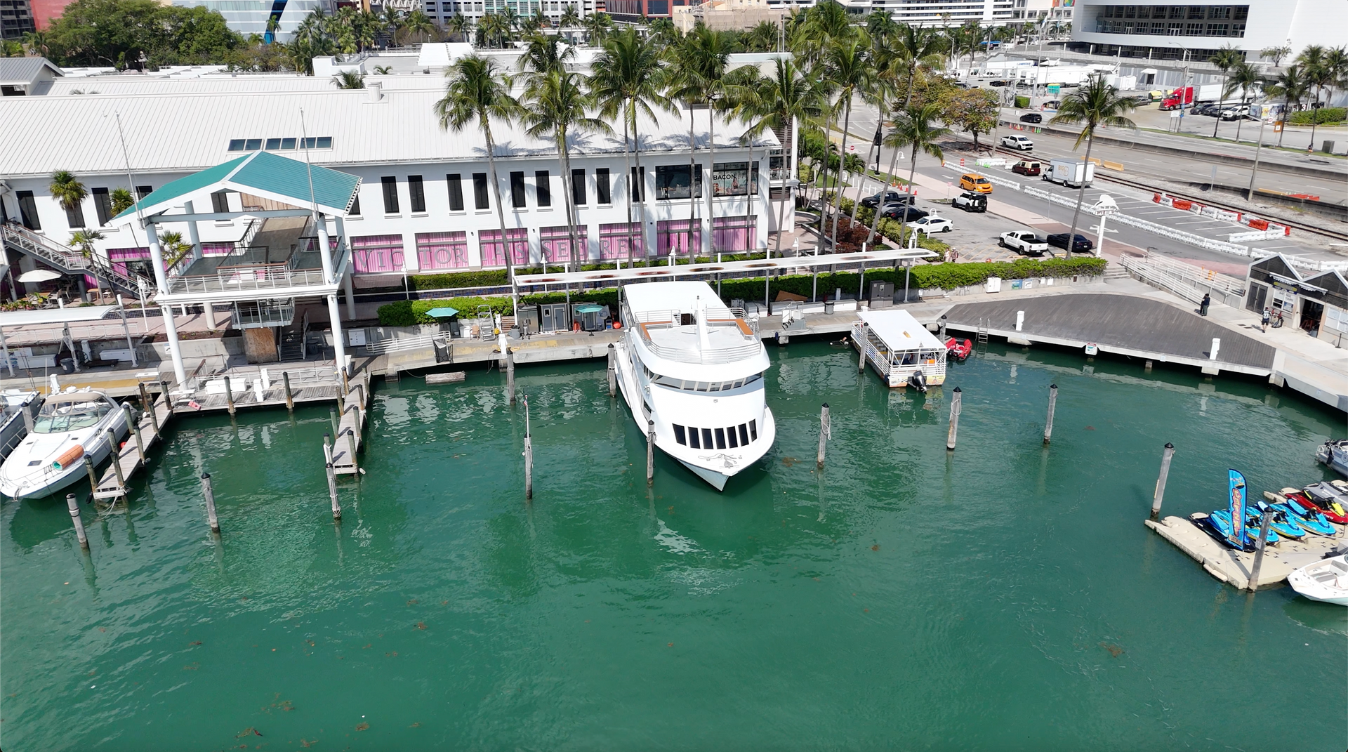 check in Area for your Miami Sightseeing mansion boat tour