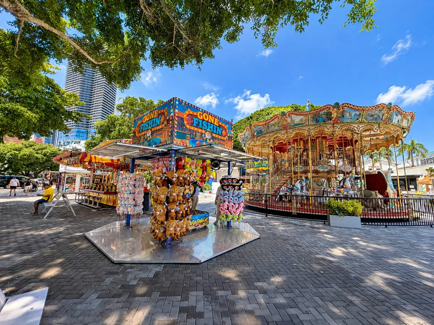 Family attractions and carnival games at Bayside Marketplace in Miami.