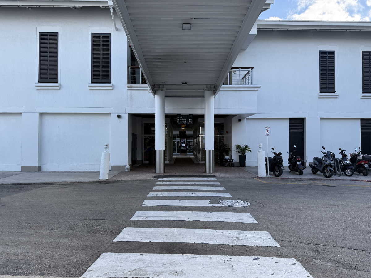 Entrance to Bayside Marketplace