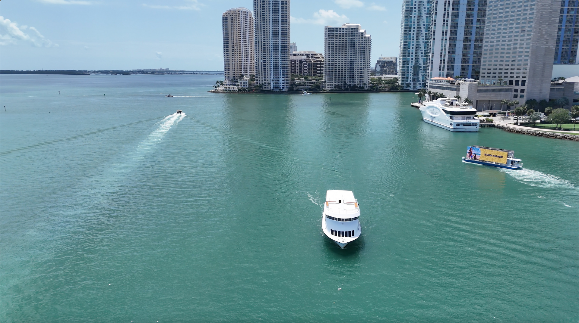 Bayside Boat tours on Biscayne Bay with the Miami Skyline in the background
