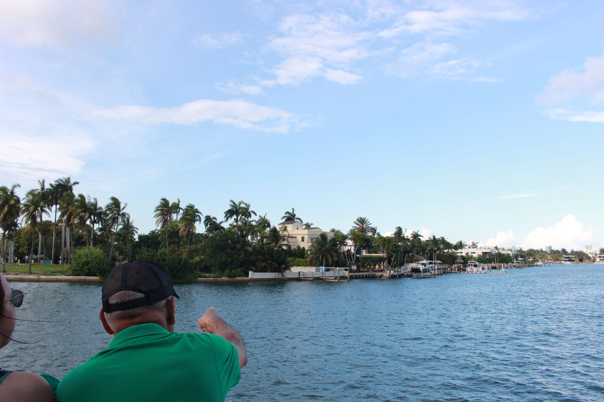 Guest pointing at the Mansions in the Miami Sightseeing Cruises of Star island 