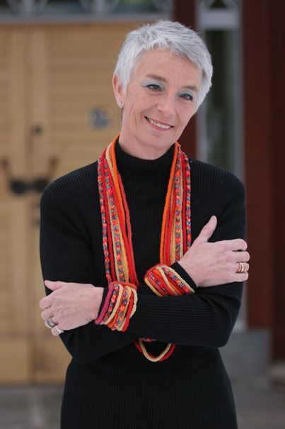 Tina Gyllensvärd Isacson framför Dalslands konstmuseum 2005