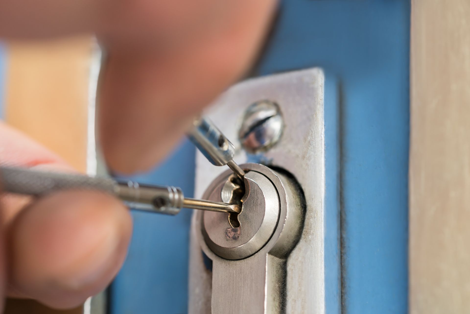 Locksmith fixing door handle at home.