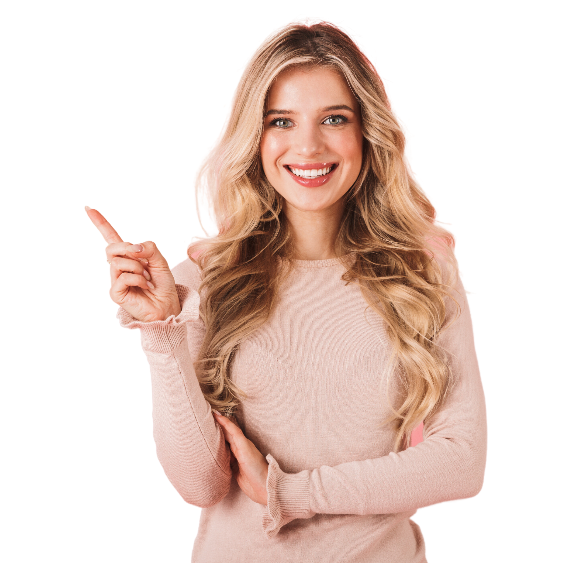 Uma mulher com um suéter rosa está sorrindo e apontando para cima