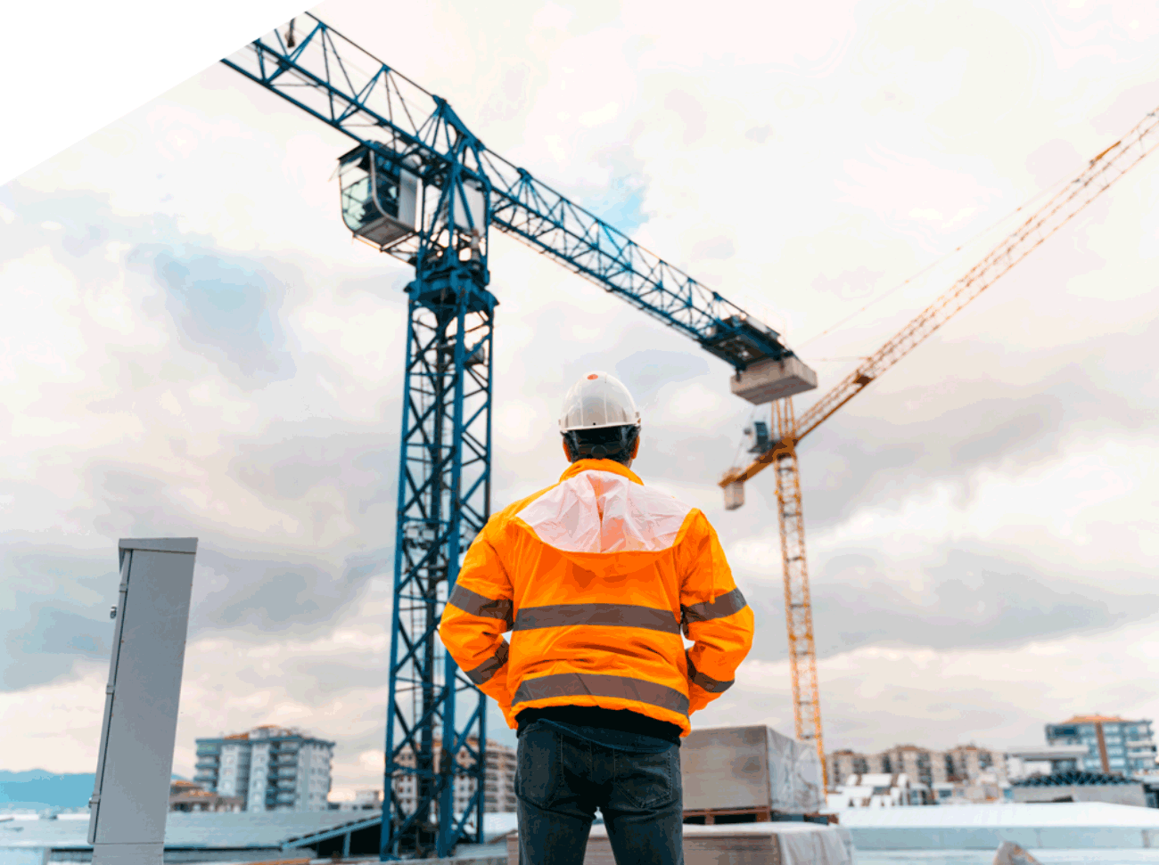Engineer examines work at construction site | Port Campbell, VIC | Southern Rigging & Scaffolding Engineer examines work at construction site | Port Campbell, VIC | Southern Rigging & Scaffolding
