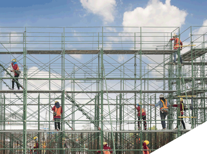 Workers on scaffolding in construction site | Port Campbell, VIC | Southern Rigging & Scaffolding Workers on scaffolding in construction site | Port Campbell, VIC | Southern Rigging & Scaffolding