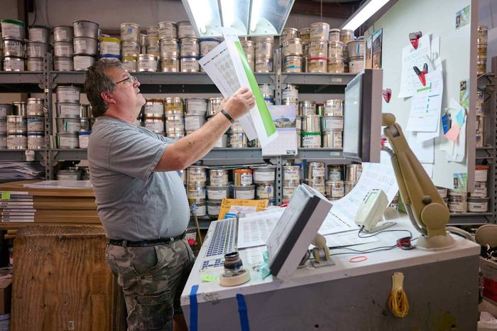 Pressman inspecting color