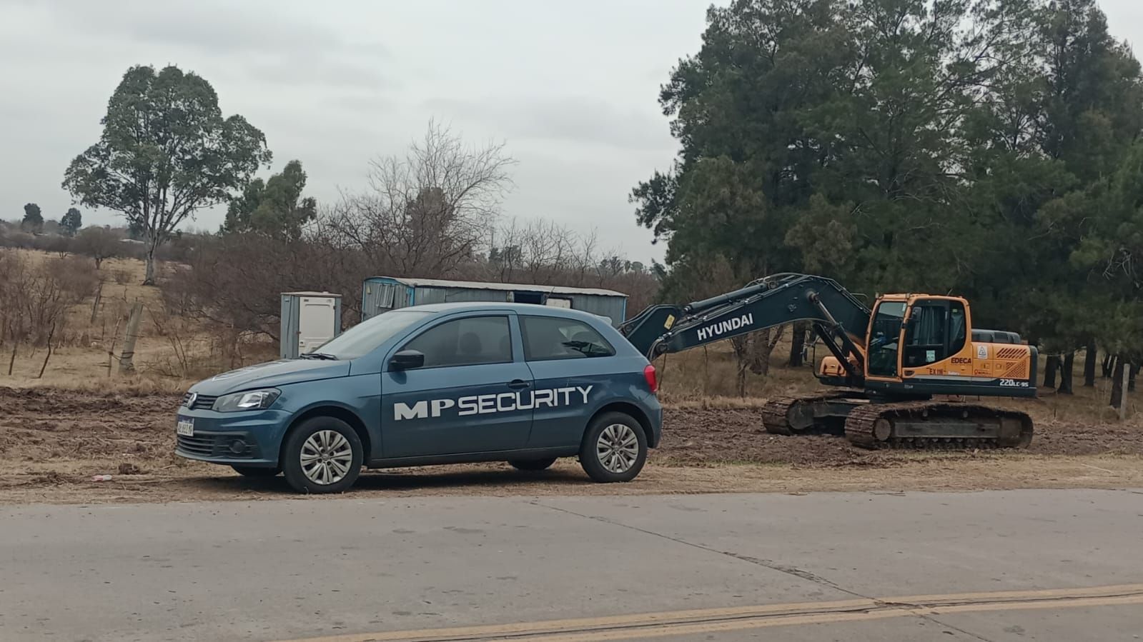 Un coche azul de 