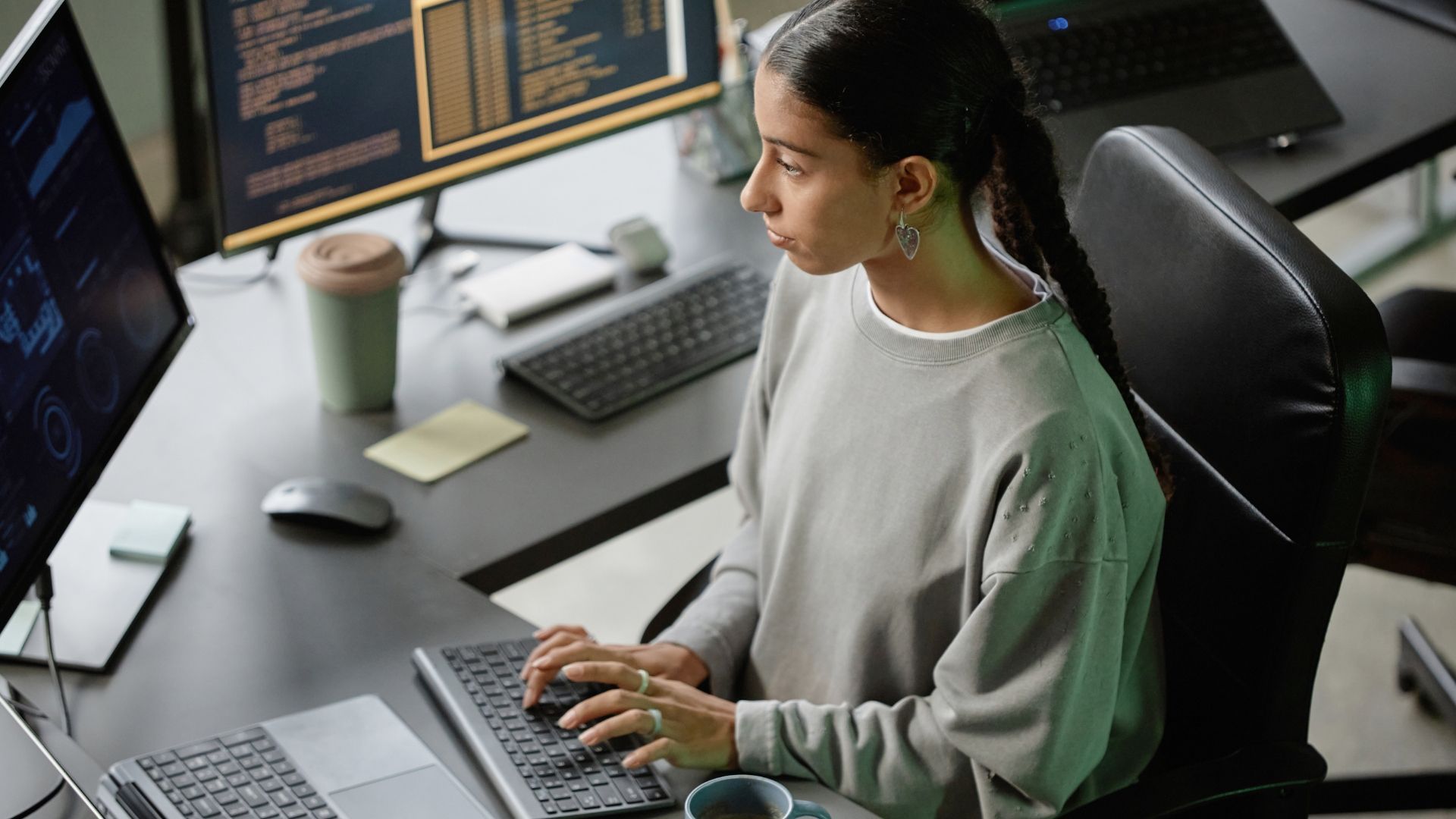 Are you struggling to close the cloud computing skills gap in your firm? Explore 4 ways to proceed in our guide.
