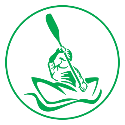 Logo verde di un canoista in kayak con una pagaia all'interno di un cerchio