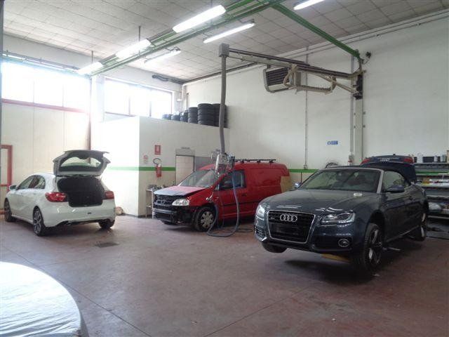 riparazione auto in officina