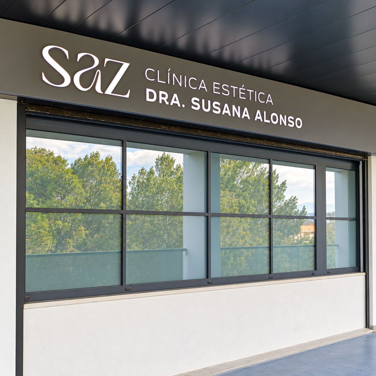 Rótulo luminoso de SAZ, clínica estética