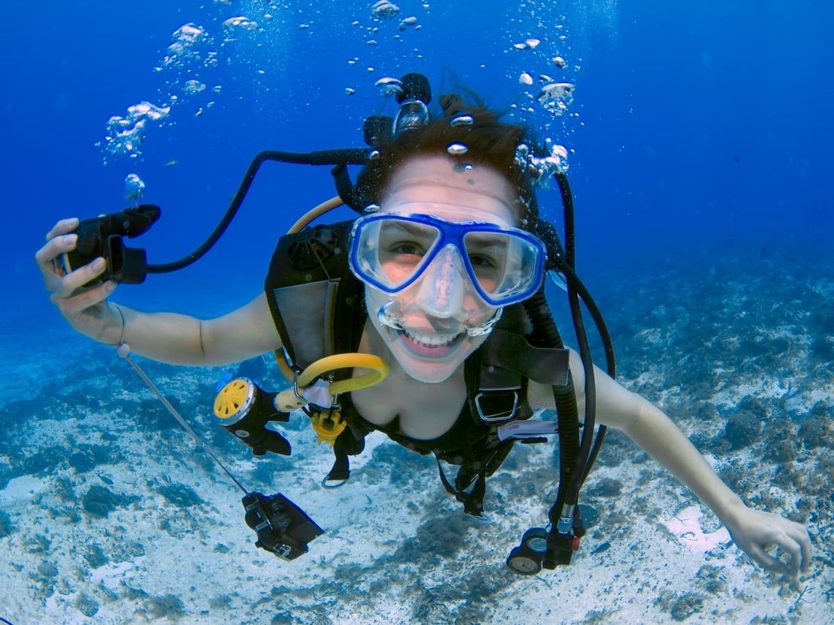 Beginner scuba diver underwater in Dubai with Nemo Diving Center