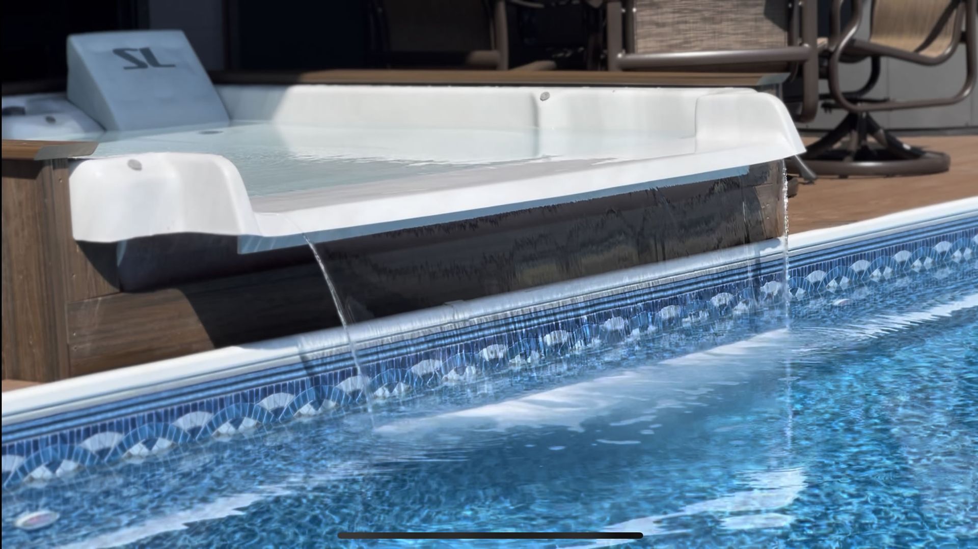 Pool Shettle The Shelf Lounger