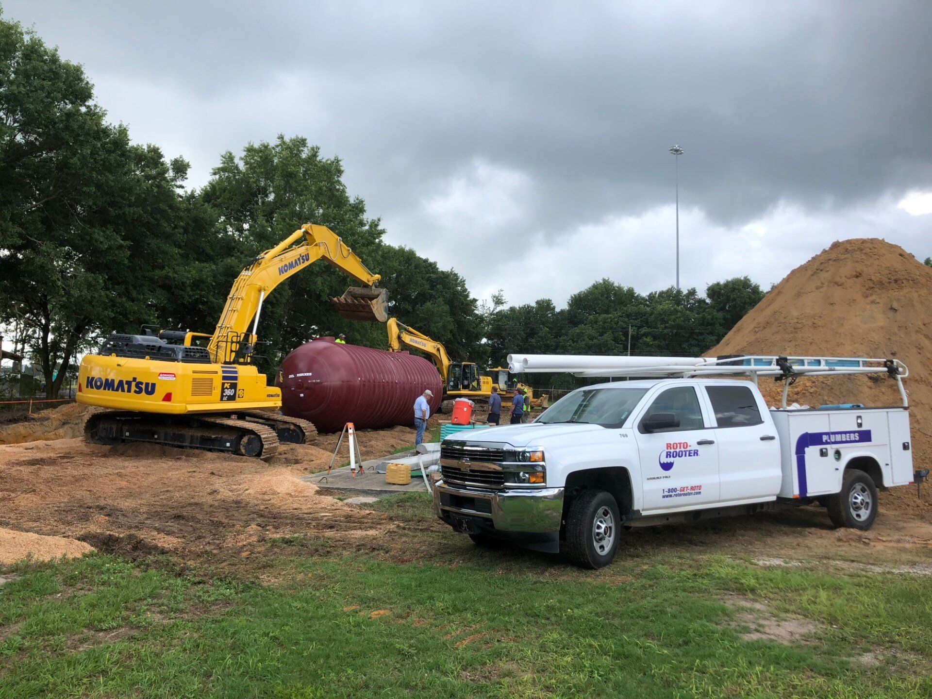 Roto-Rooter plumber excavating for plumbing install
