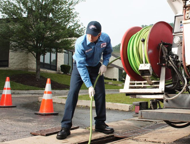 technician drain jetting