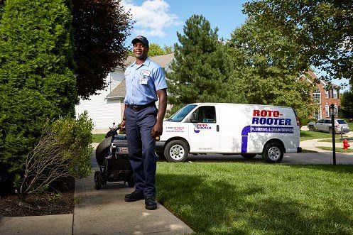 Roto-Rooter Tech arriving with snake
