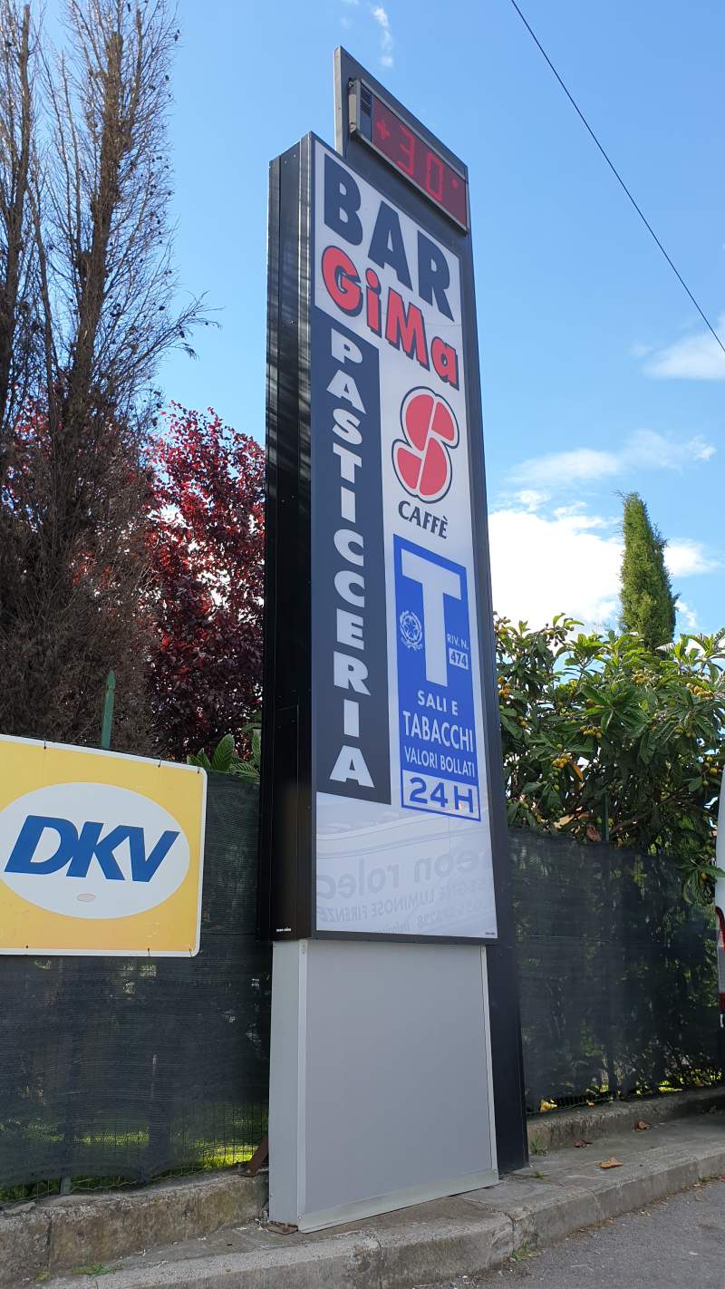 totem pubblicitario