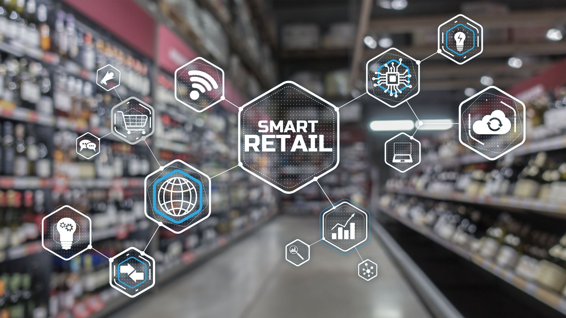 una persona sostiene un teléfono inteligente transparente que muestra un mapa de la ciudad y diferentes empresas de Retail.