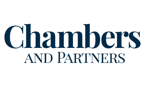 Logotipo da Chambers and Partners em texto azul escuro sobre fundo branco.