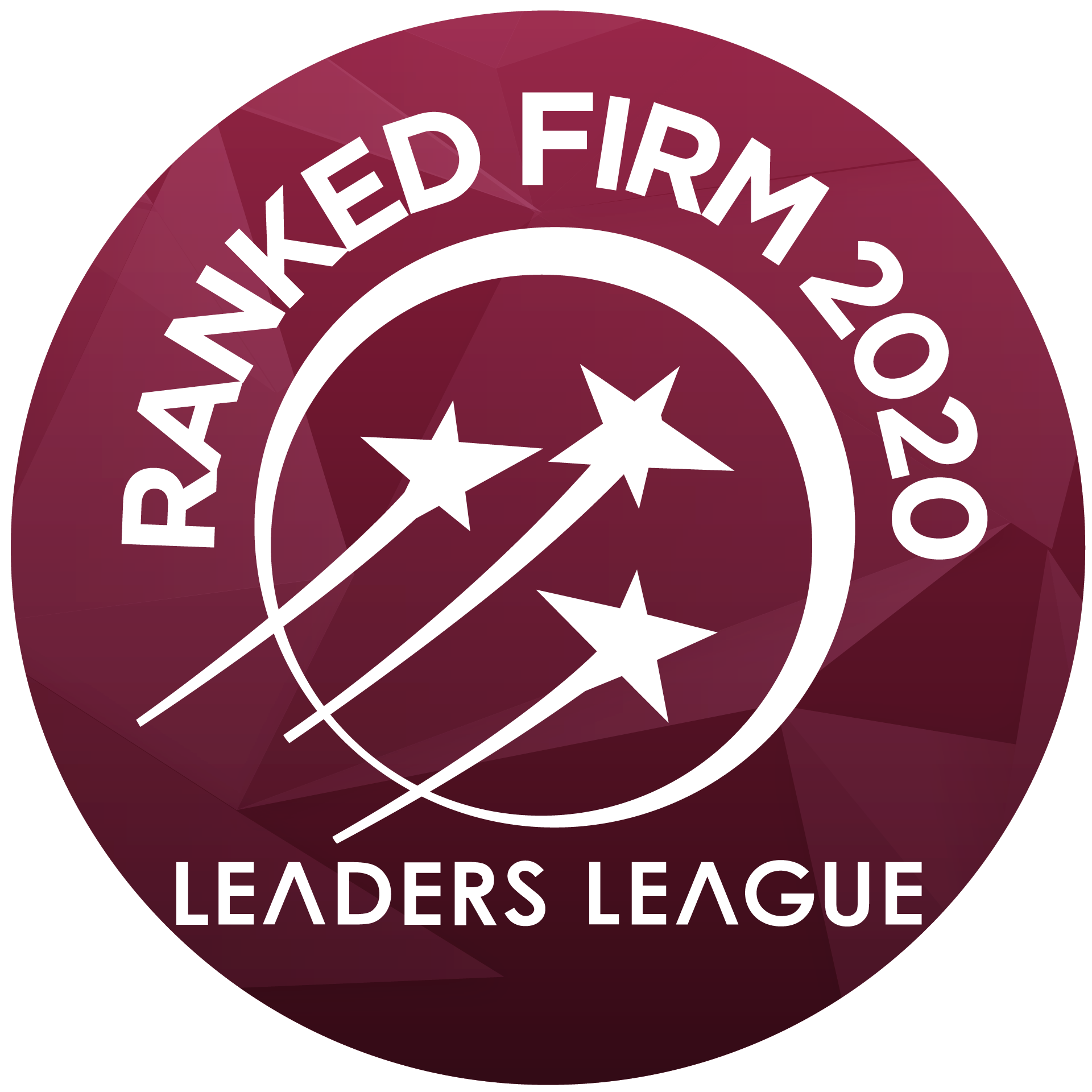 Distintivo bordô com a inscrição “Ranked Firm 2020 Leaders League” e um desenho de estrela.