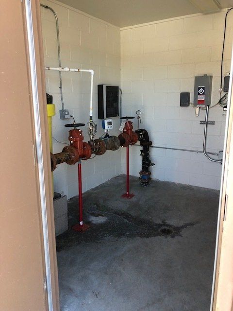 A room with a lot of pipes in it