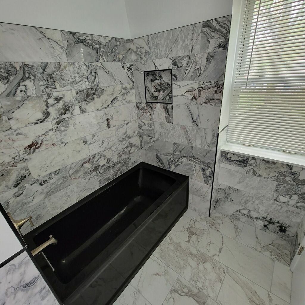 Black tub
