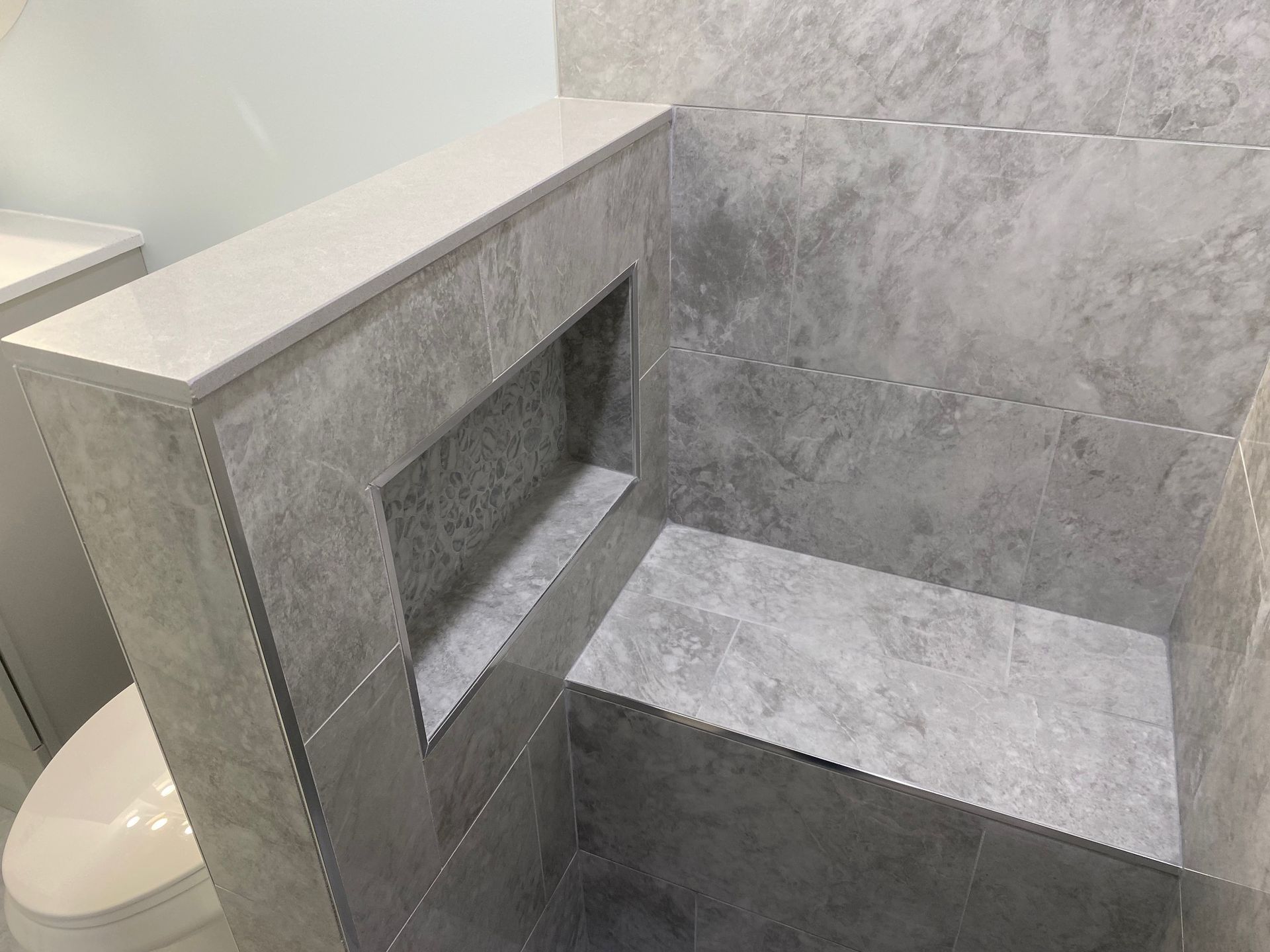 Bench tile