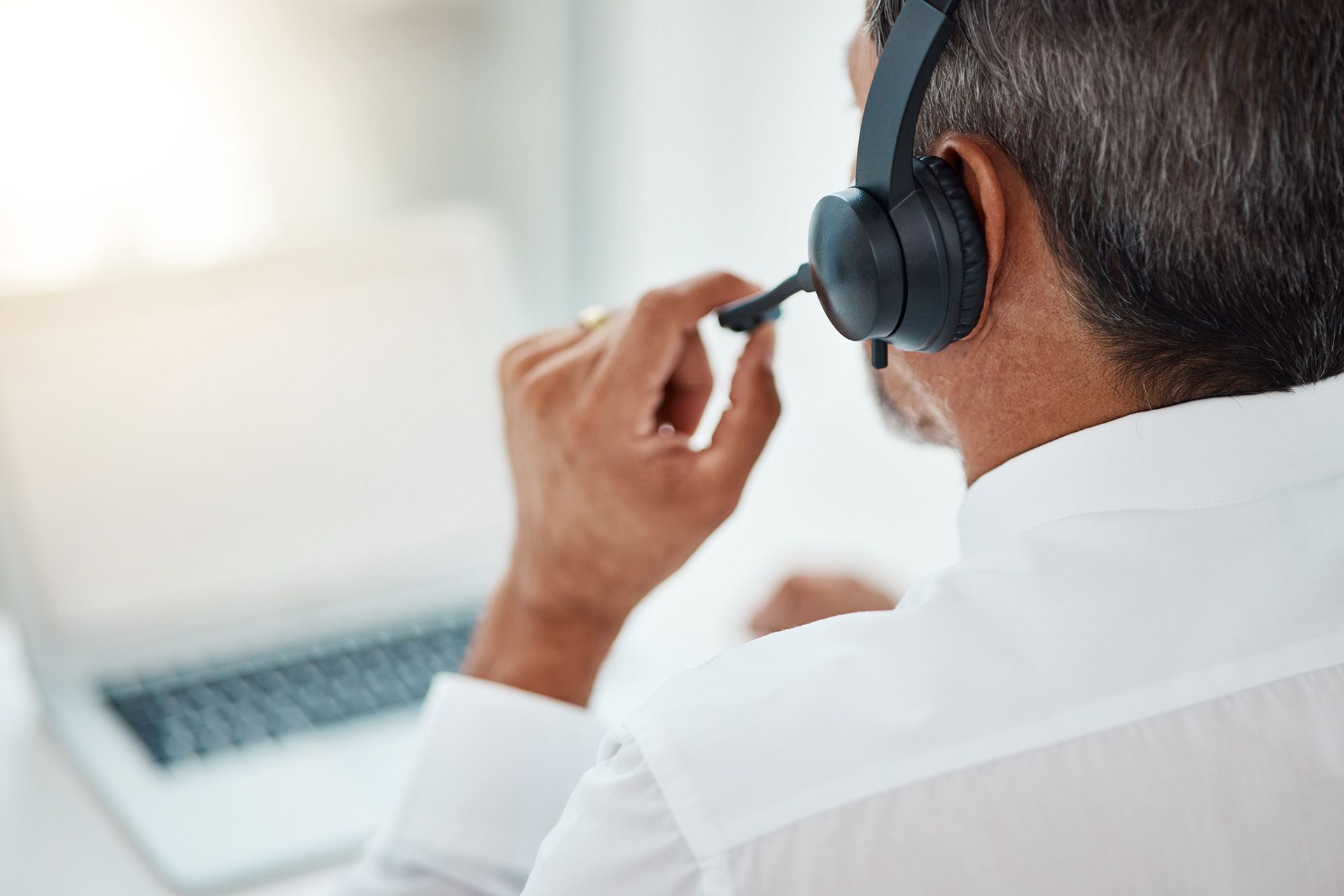 What Is an HVAC Answering Service for Local Contractors