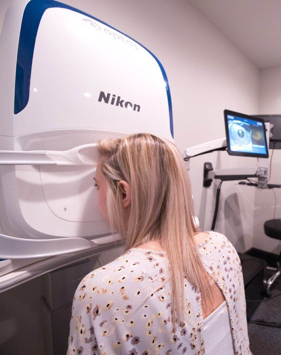 Patient with an Optomap machine