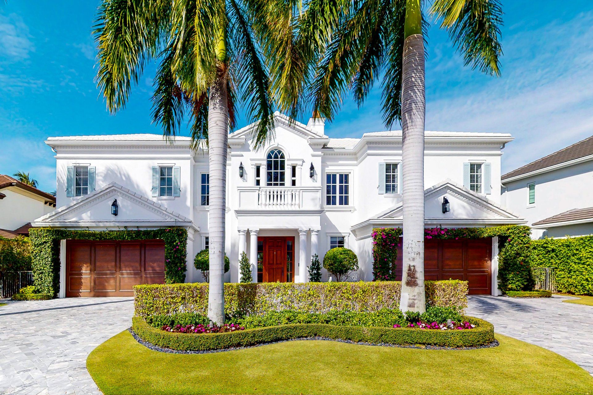 photo of a single family home exterior