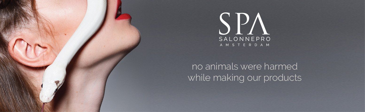 Spa-reclamebanner met een vrouw die een gezichtsbehandeling krijgt en witte tekst op een grijze achtergrond.