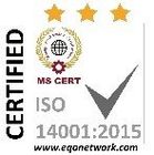Logo di certificazione ISO 14001:2015 con stelle dorate e segno di spunta grigio su sfondo bianco.