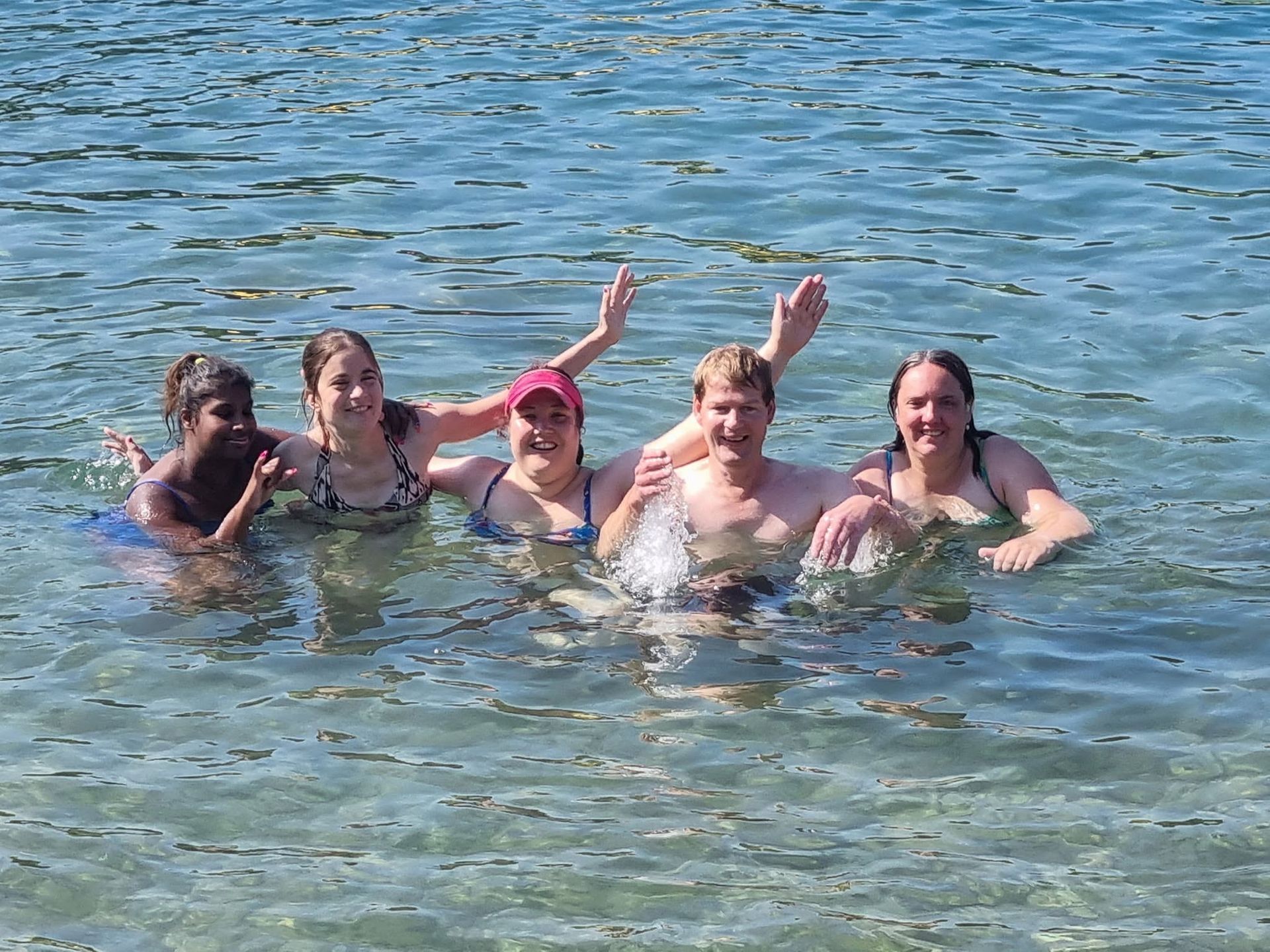 Kleine groep reizigers geniet van een Griekenland-vakantie