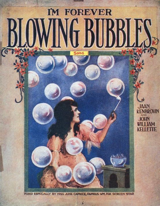 Vintage poster van een vrouw en kind die bellen blazen, met veel bellen die op een blauwe achtergrond zweven.