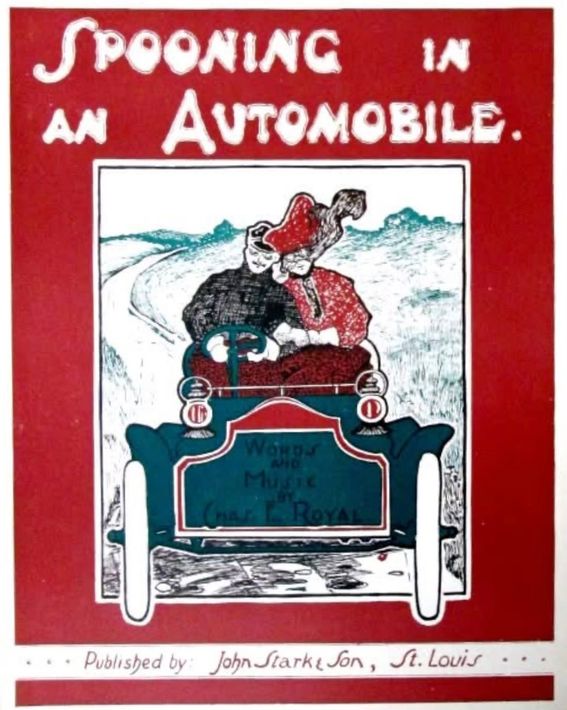 Vintage poster van twee mensen die lepeltje-lepeltje liggen in een rode auto, met de titel 