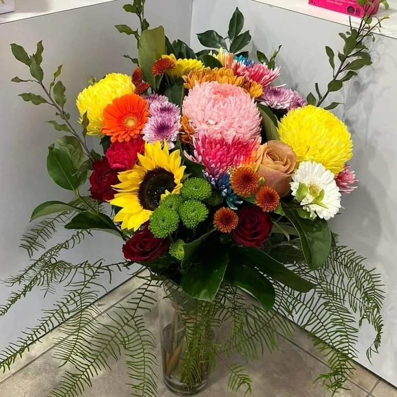 A Vase Filled With Lots of Different Colored Flowers — Flower Hunt in Robina, QLD