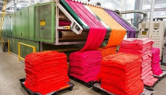 Proceso de lavado y secado de trapos de algodón para mantenimiento industrial