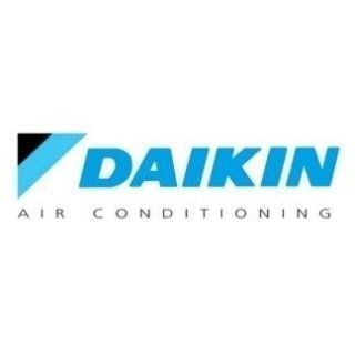 Il logo dell'azienda Daikin è costituito da un triangolo blu e nero posizionato a sinistra della scritta 