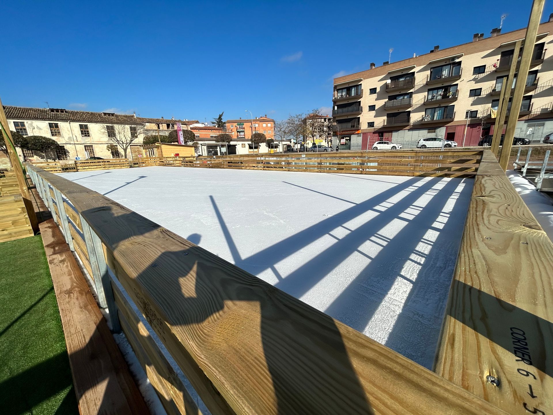 Vista de una pista de hielo de ocio al aire libre